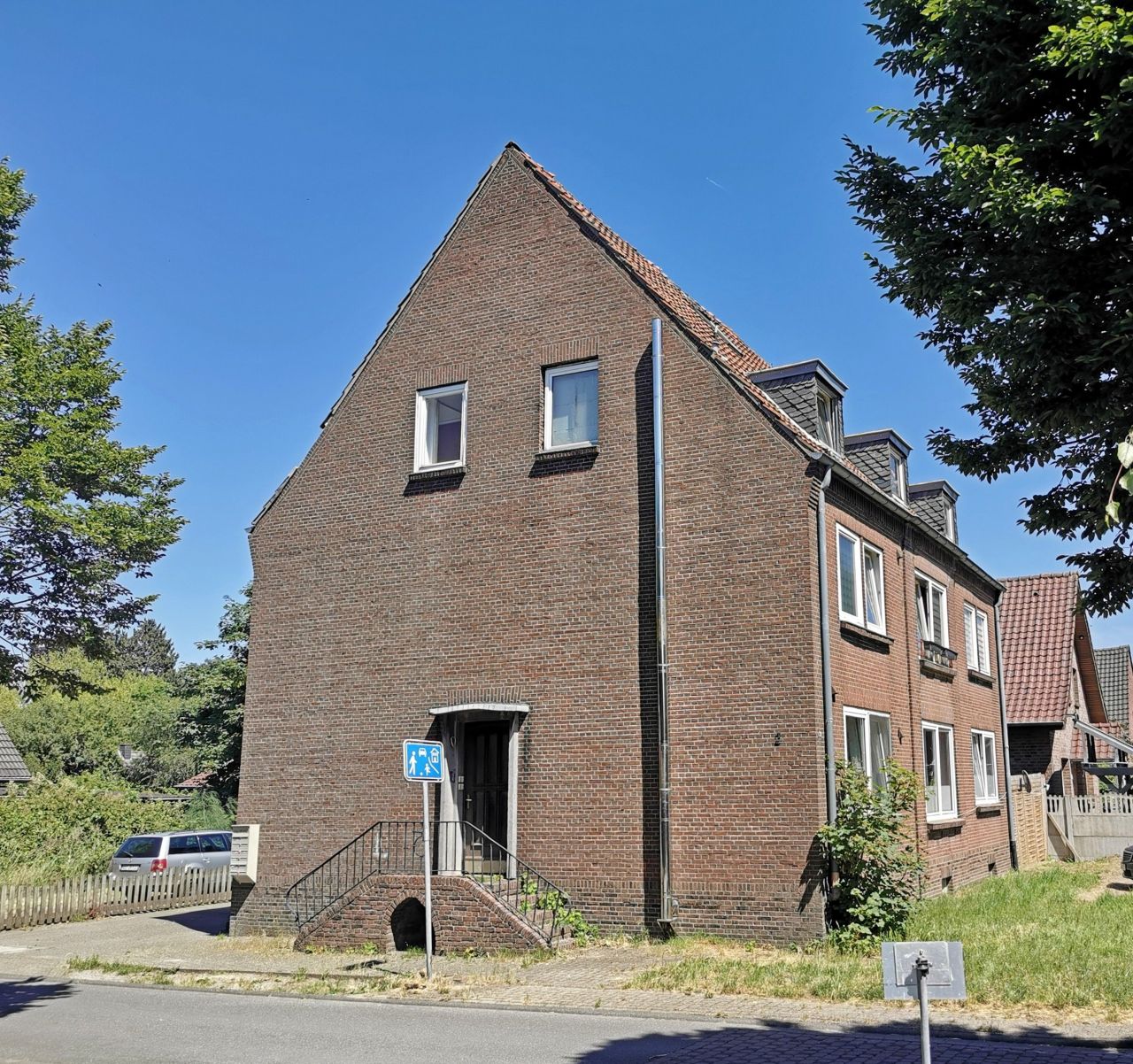 Доходный дом в Эммерих-ам-Райне, Германия, 475 м² - фото 3