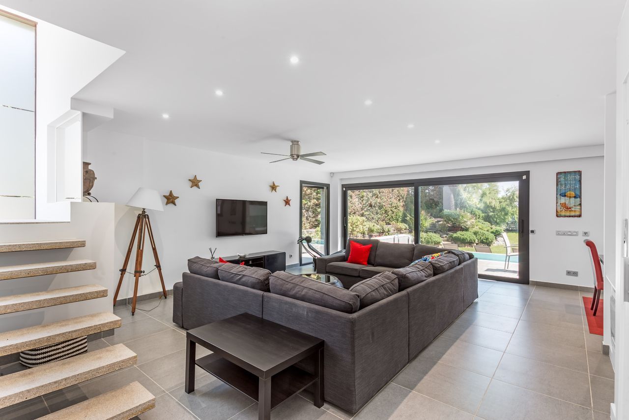 Вилла в Калонже, Испания, 300 м² - фото 11