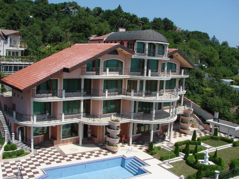 Отель, гостиница в Варне, Болгария, 2 000 м2 - фото 1