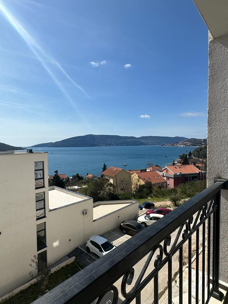 Квартира в Кумборе, Черногория, 43 м² - фото 1