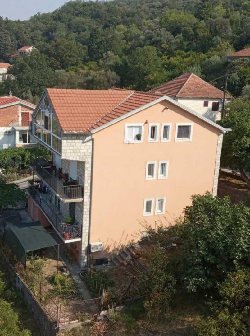 Квартира в Тивате, Черногория, 100 м² - фото 2