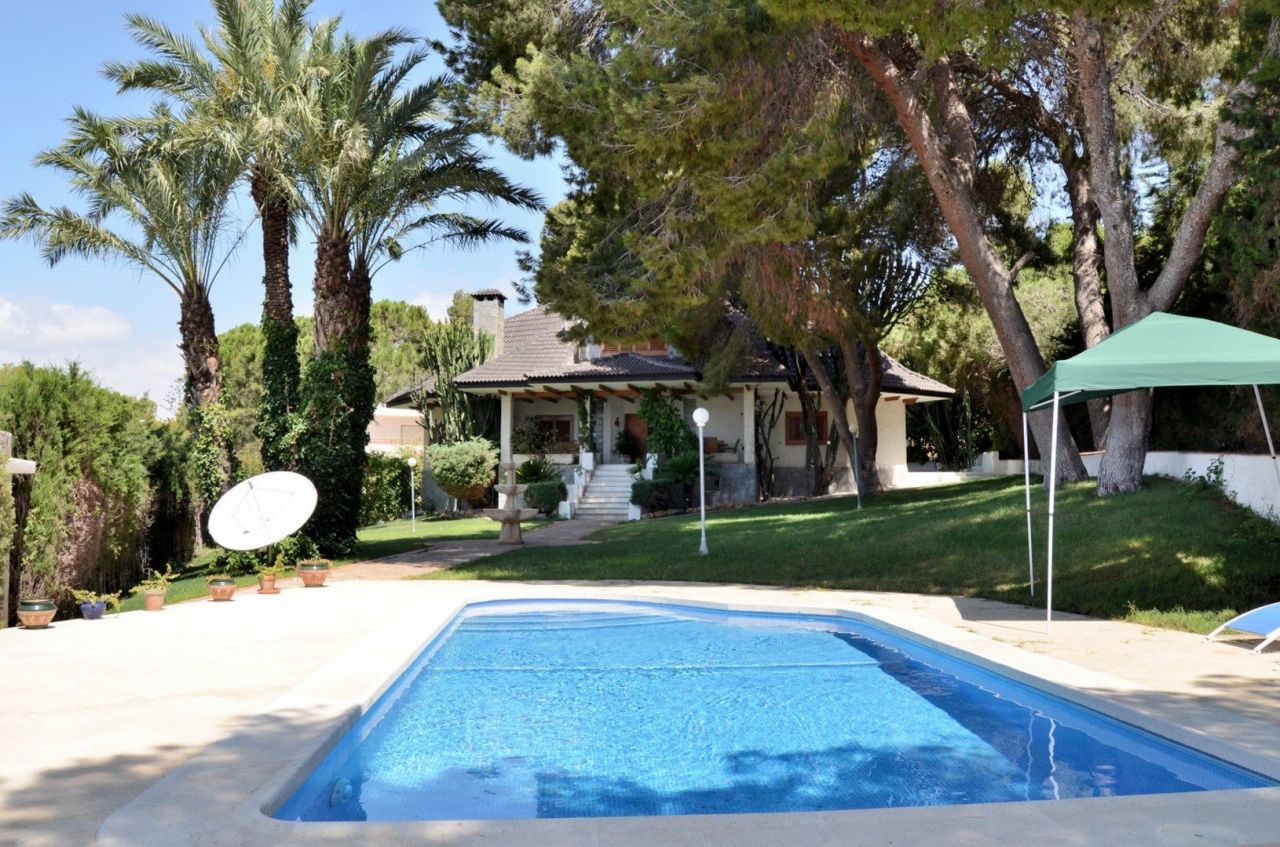 Вилла в Деэса-де-Кампоаморе, Испания, 190 м² - фото 2