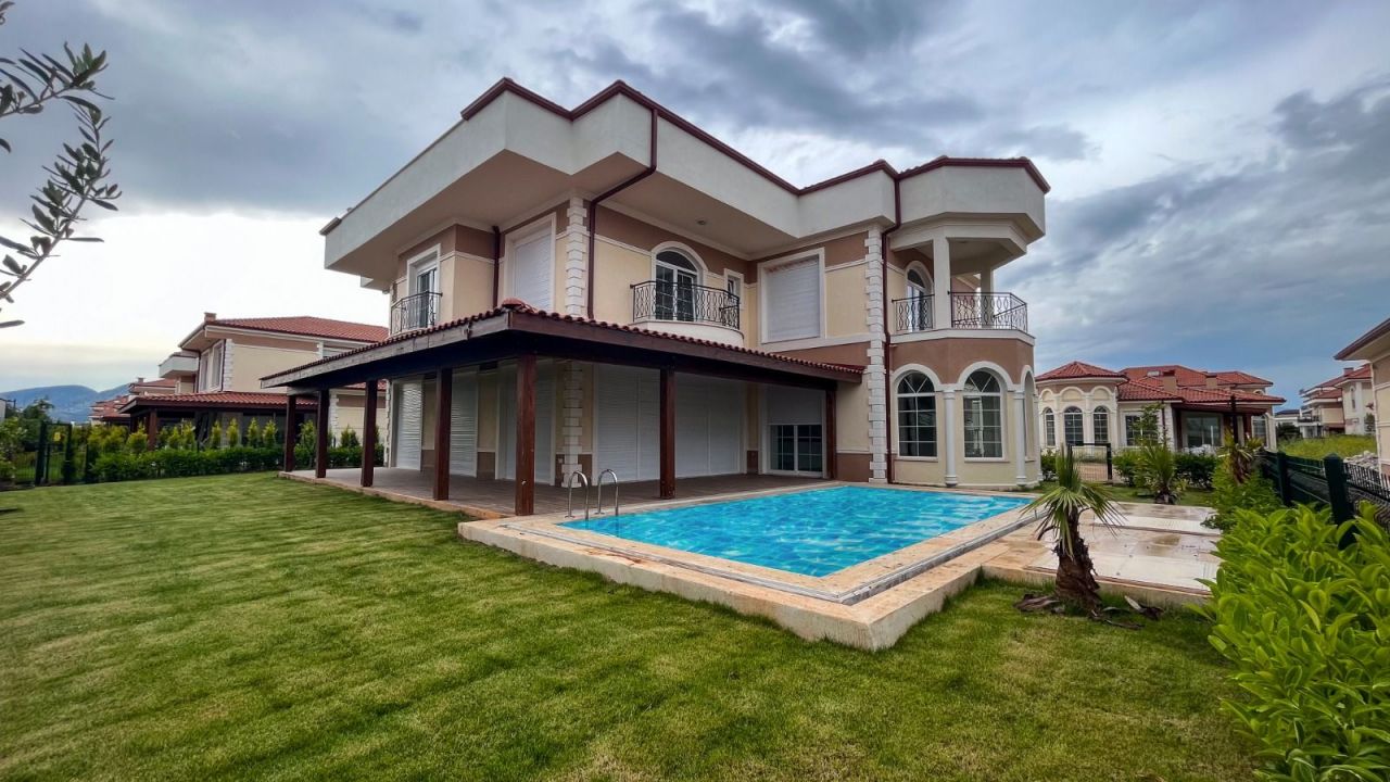 Вилла в Анталии, Турция, 590 м² - фото 1