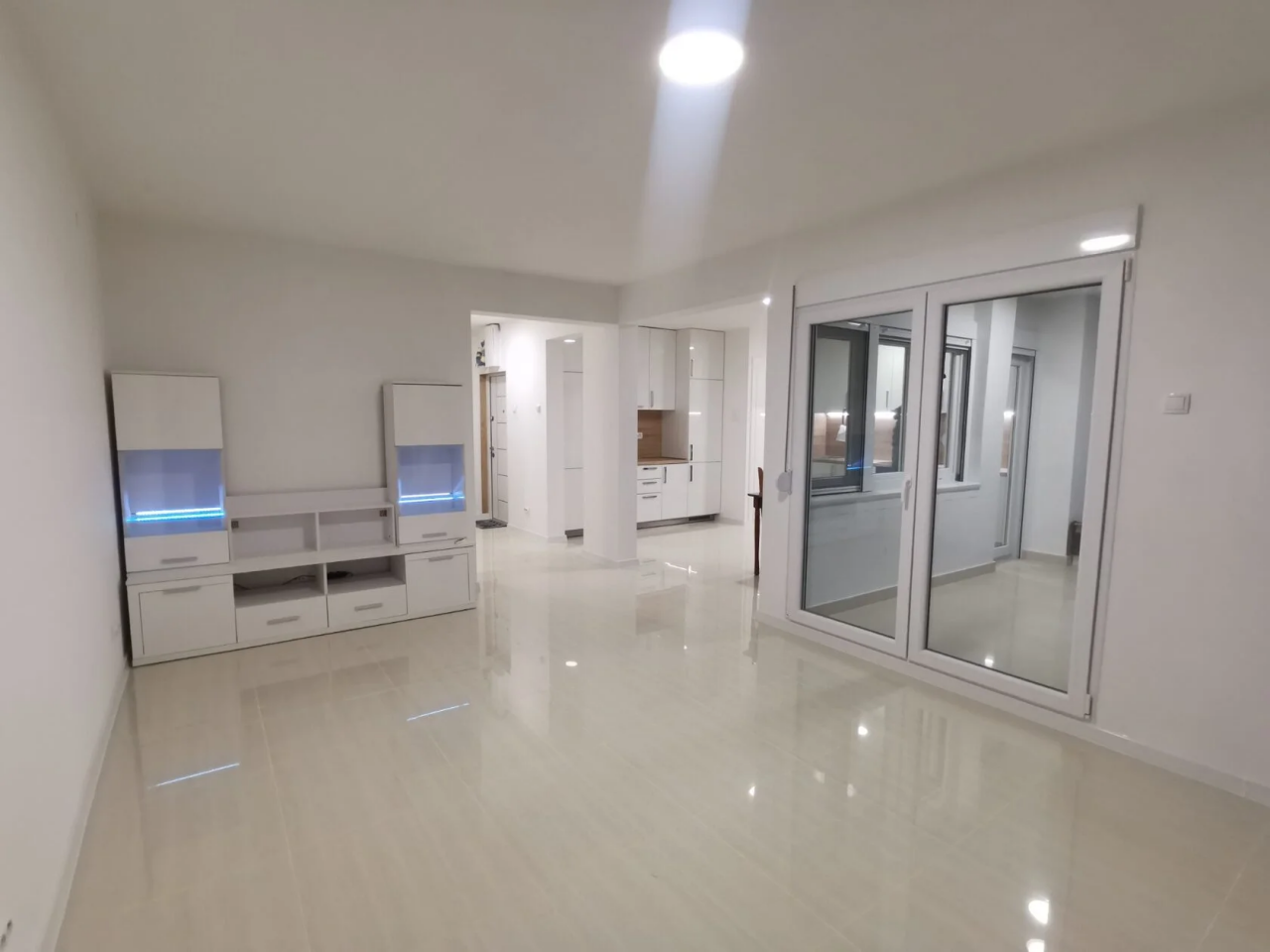 Квартира в Тивате, Черногория, 79 м² - фото 1