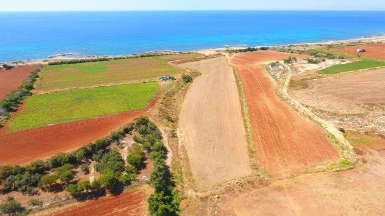 Земля в Ларнаке, Кипр, 13 000 м2 - фото 1