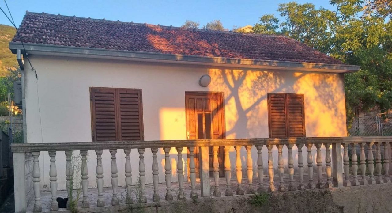 Дом в Тивате, Черногория, 55 м2 - фото 1