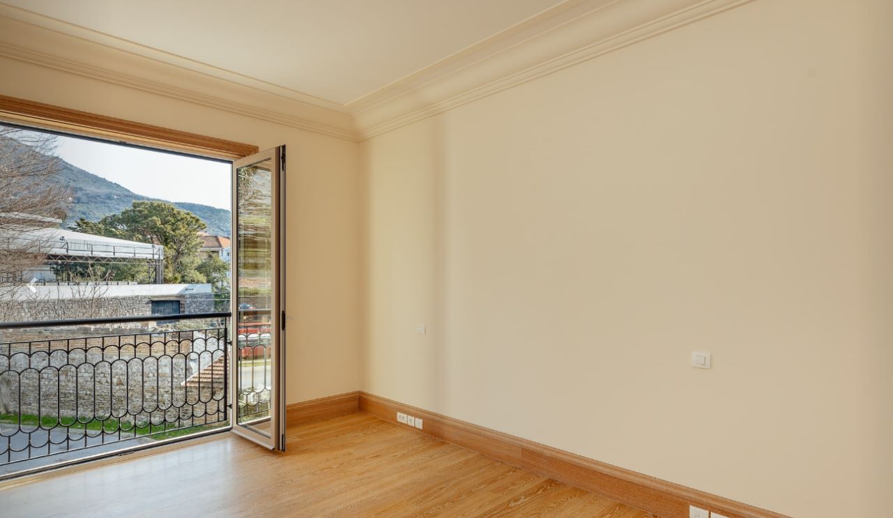 Квартира в Тивате, Черногория, 107 м² - фото 4