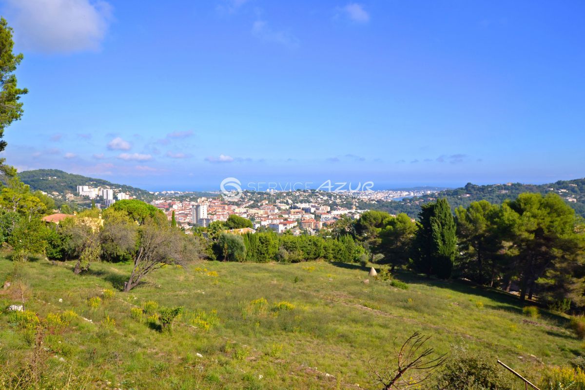 Земля в Каннах, Франция, 24 854 м² - фото 2