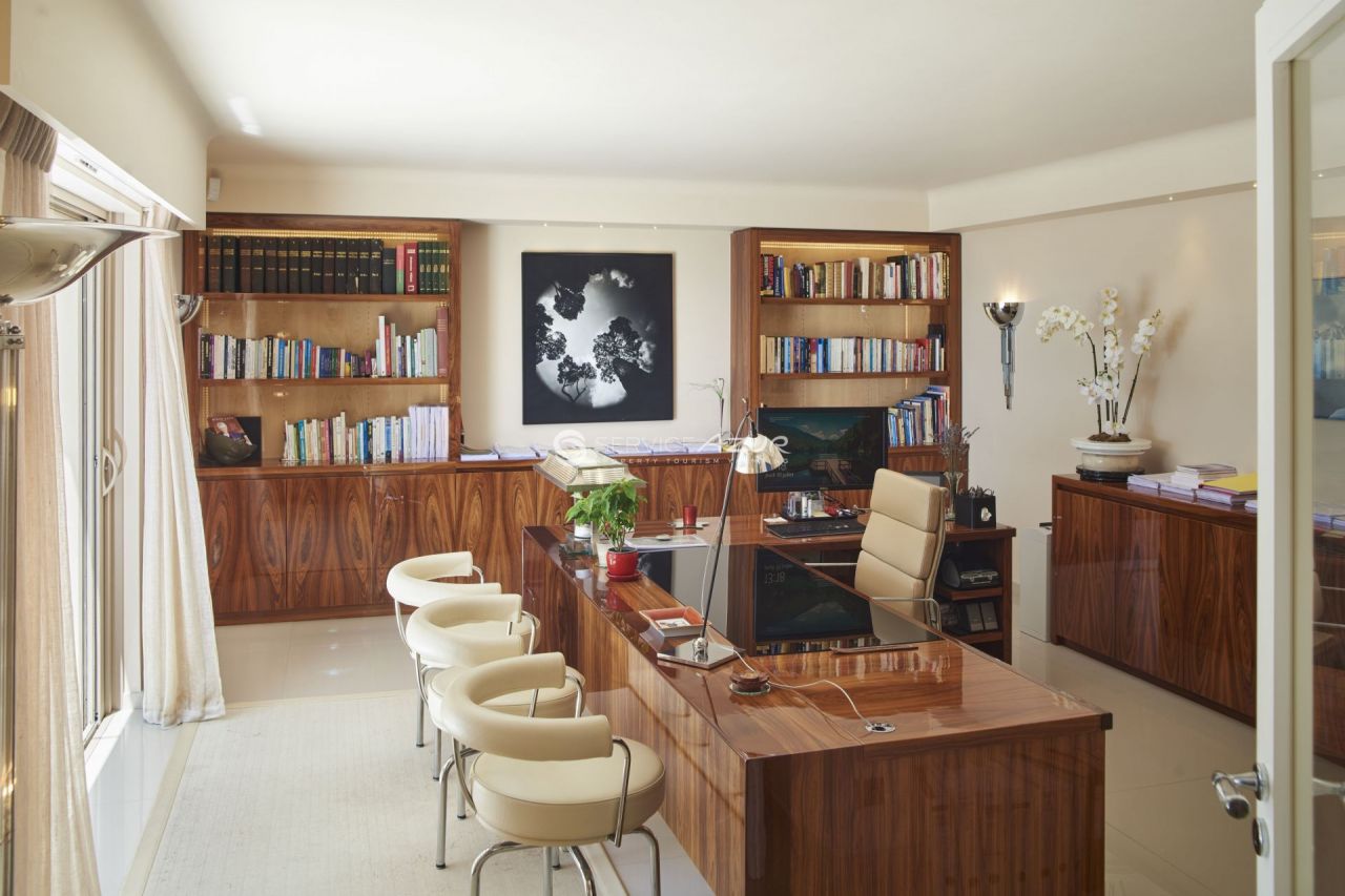 Вилла в Мужене, Франция, 952 м² - фото 8