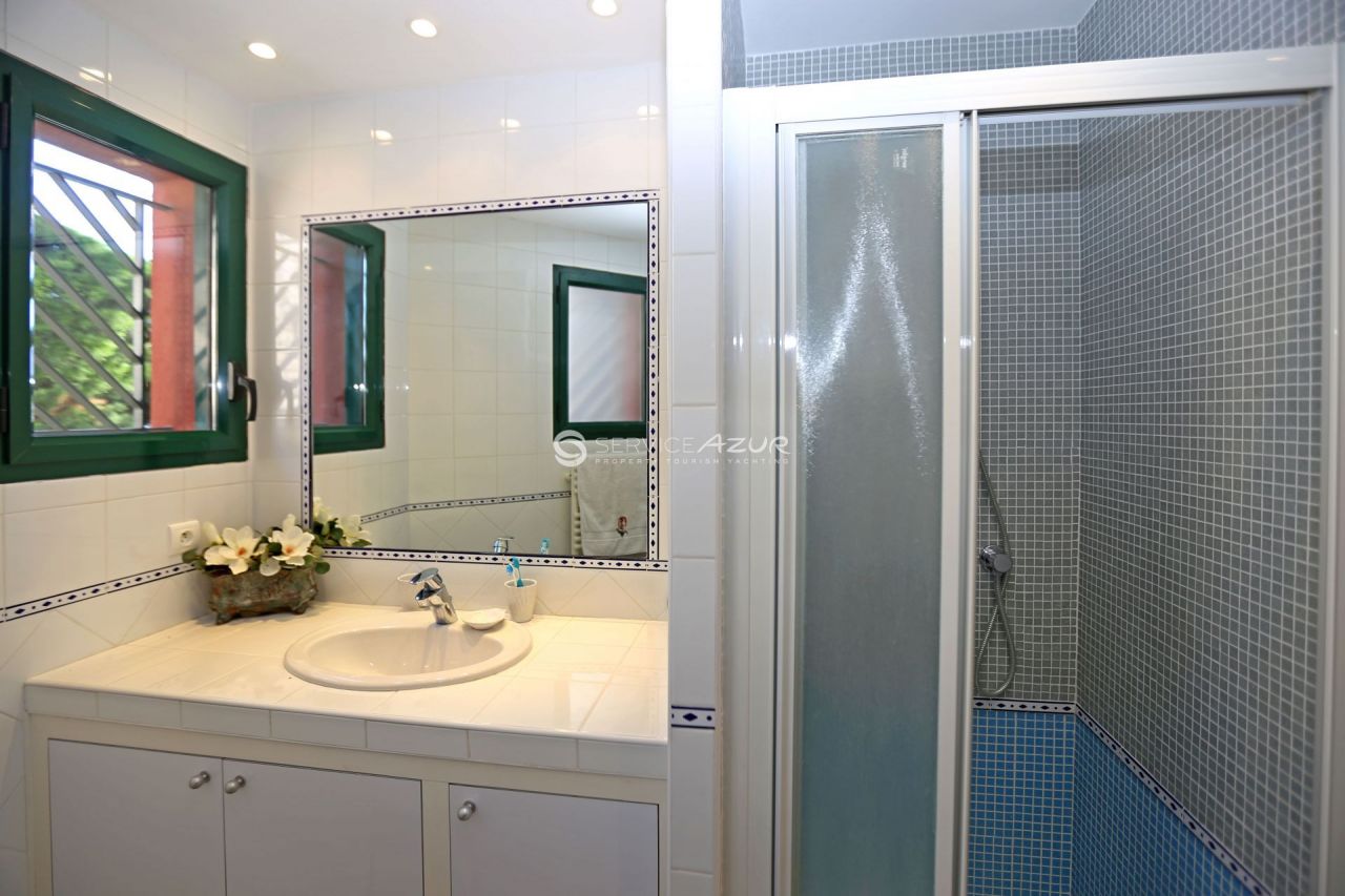 Вилла в Ницце, Франция, 200 м² - фото 12