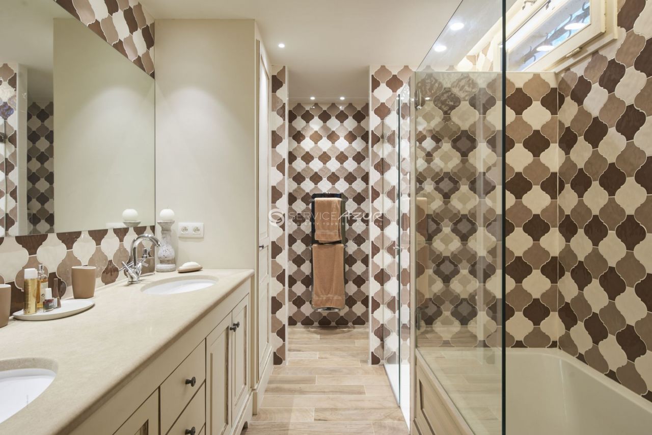 Вилла в Мужене, Франция, 952 м² - фото 16