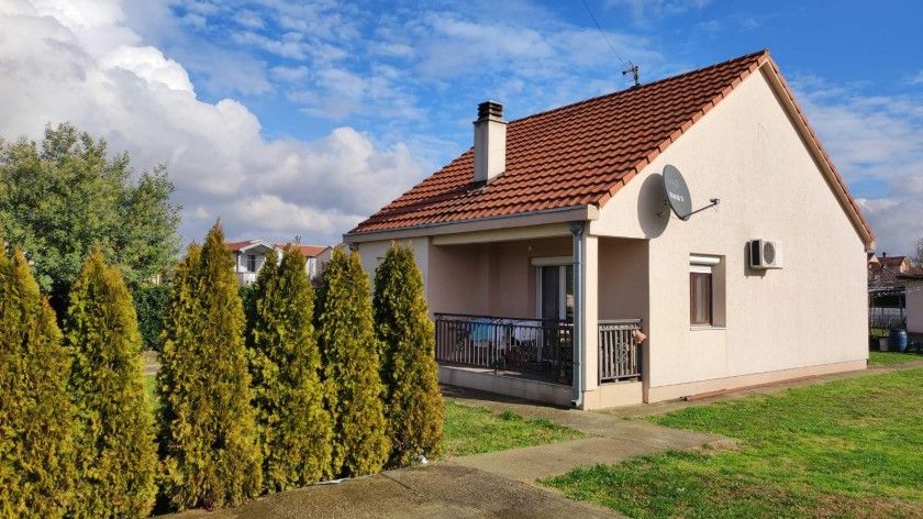 Дом в Подгорице, Черногория, 100 м² - фото 1
