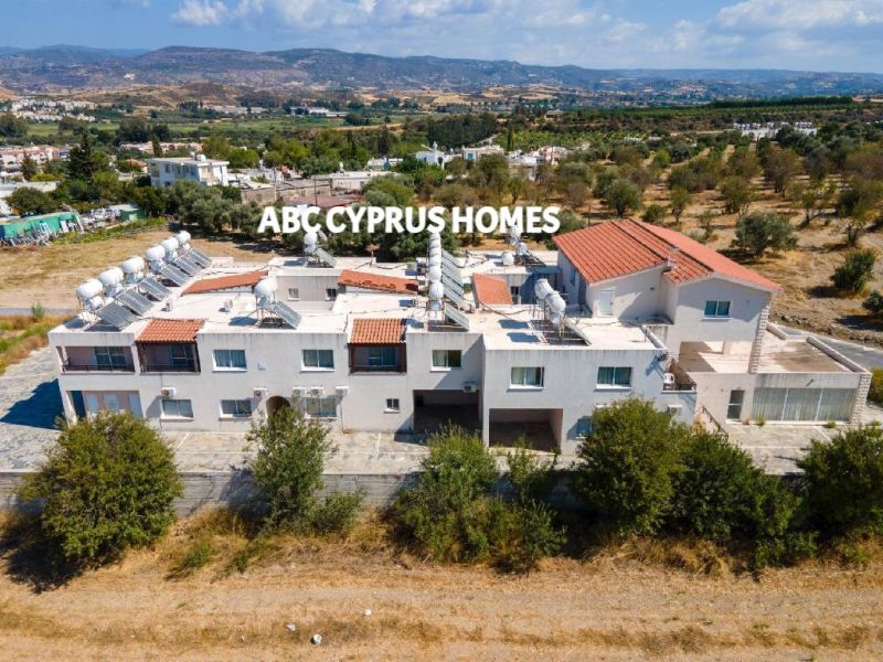 Доходный дом в Пафосе, Кипр, 1 061 м² - фото 1