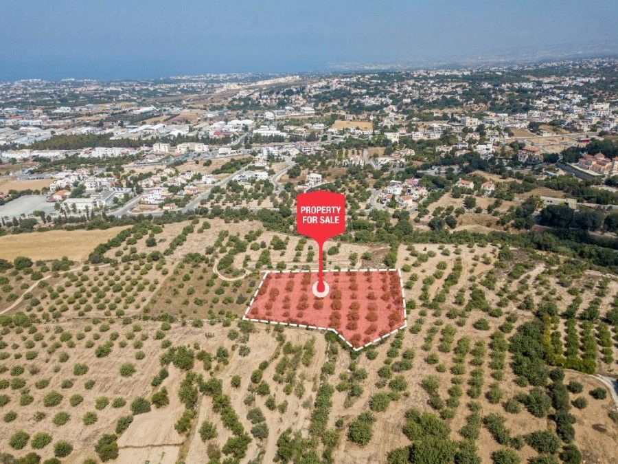 Земля в Пафосе, Кипр, 5 686 м2 - фото 1
