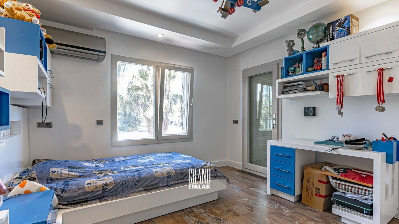 Квартира в Анталии, Турция, 180 м² - фото 16