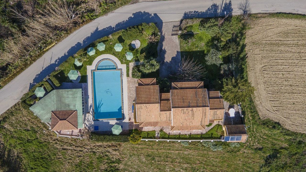 Доходный дом на Корфу, Греция, 1 305 м² - фото 1