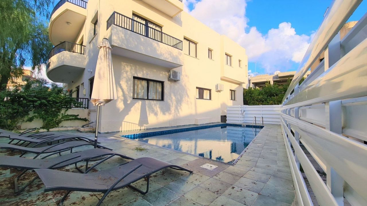 Отель, гостиница в Пафосе, Кипр, 548 м2 - фото 1