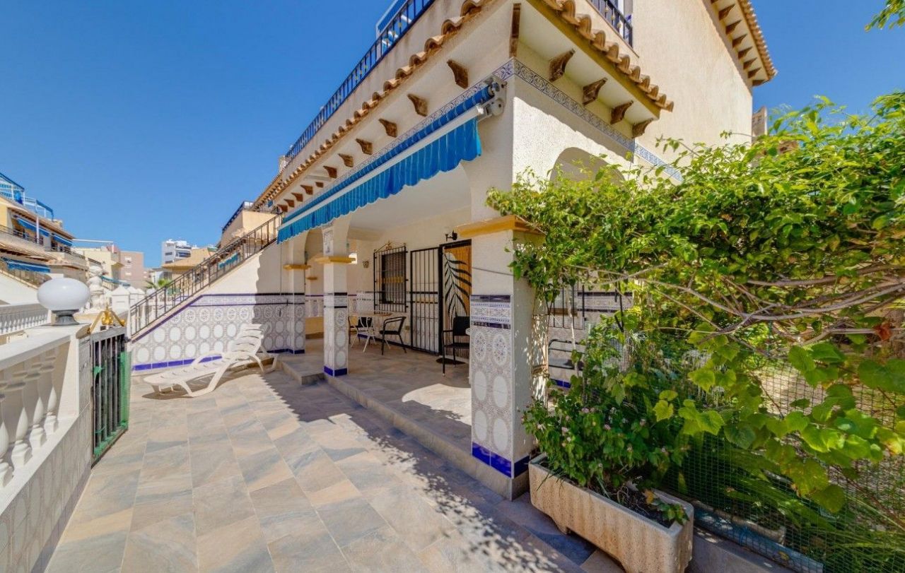 Бунгало в Торревьехе, Испания, 60 м² - фото 1