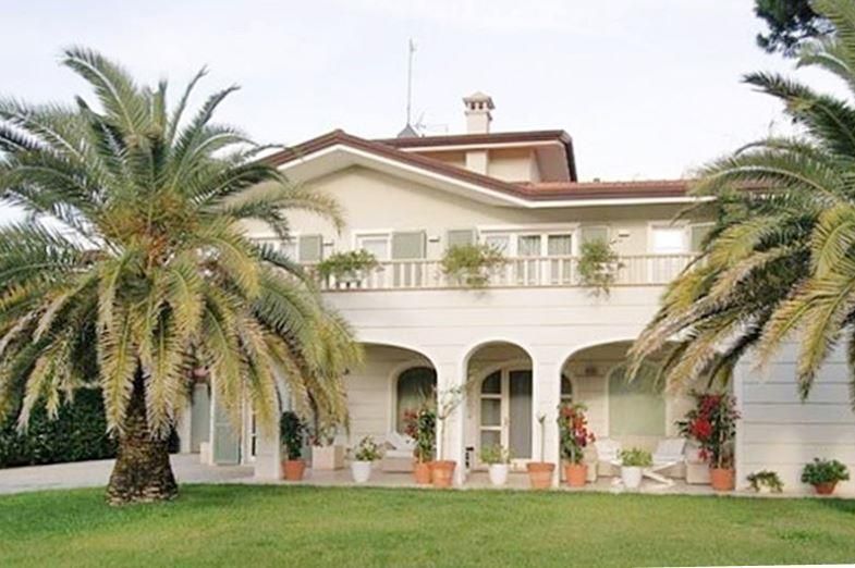 Вилла в Форте деи Марми, Италия, 200 м² - фото 3