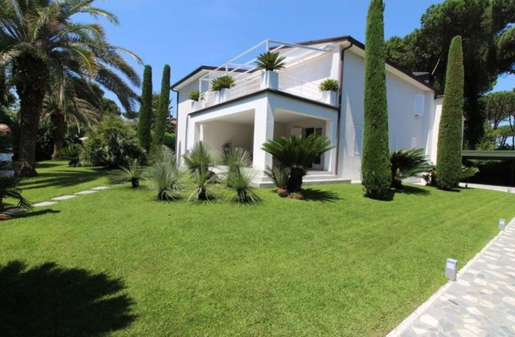 Вилла в Форте деи Марми, Италия, 450 м² - фото 4