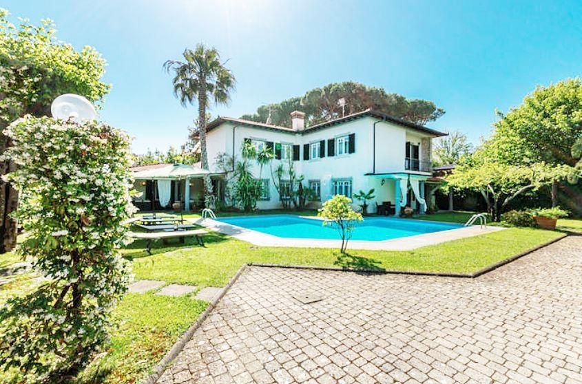 Вилла в Форте деи Марми, Италия, 470 м² - фото 2