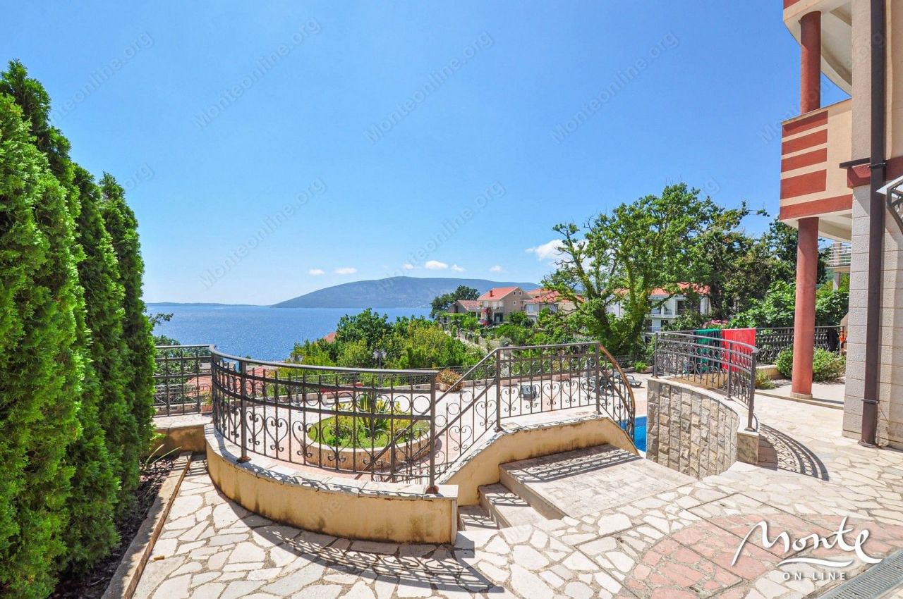 Квартира в Херцег-Нови, Черногория, 53 м² - фото 1
