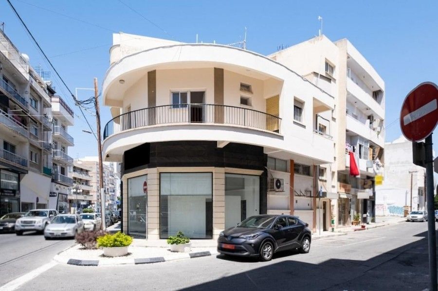 Коммерческая недвижимость в Ларнаке, Кипр, 160 м2 - фото 1