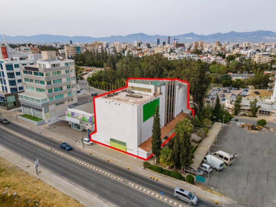 Коммерческая недвижимость в Никосии, Кипр, 2 028 м2 - фото 1