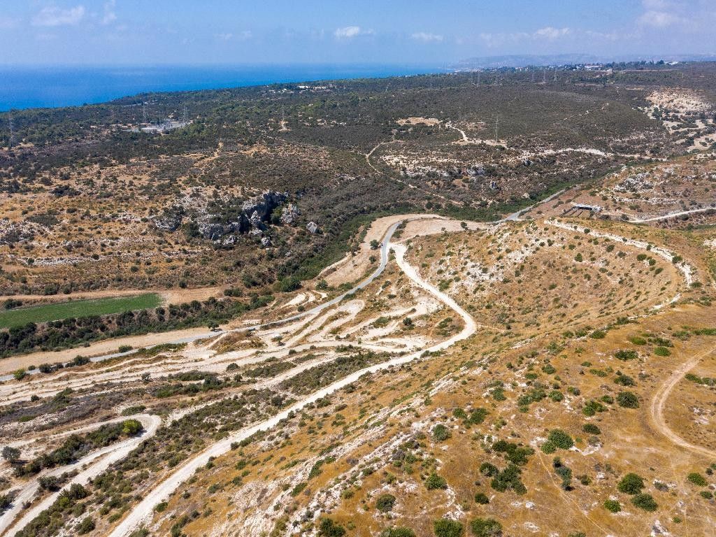 Земля в Лимасоле, Кипр, 45 486 м2 - фото 1