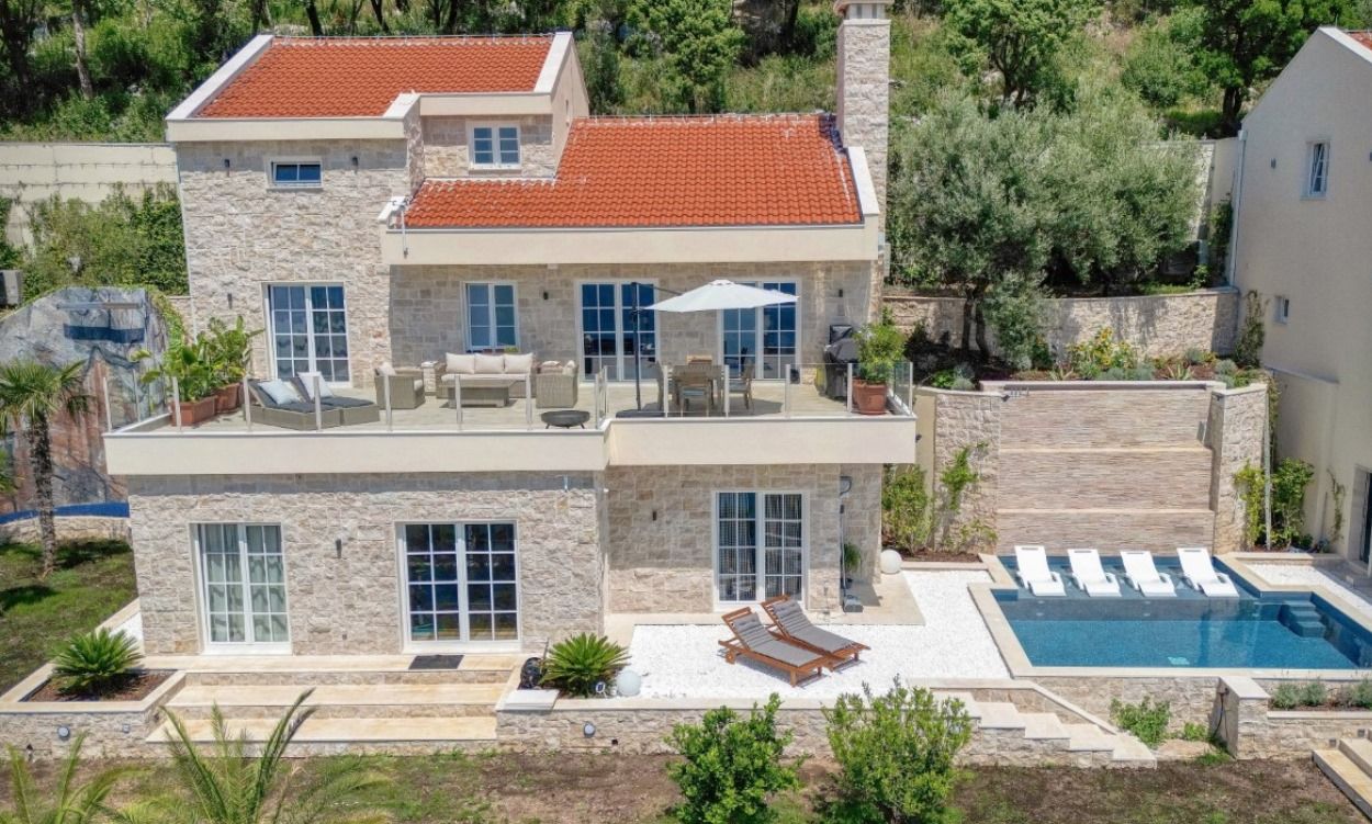 Вилла в Херцег-Нови, Черногория, 230 м² - фото 2