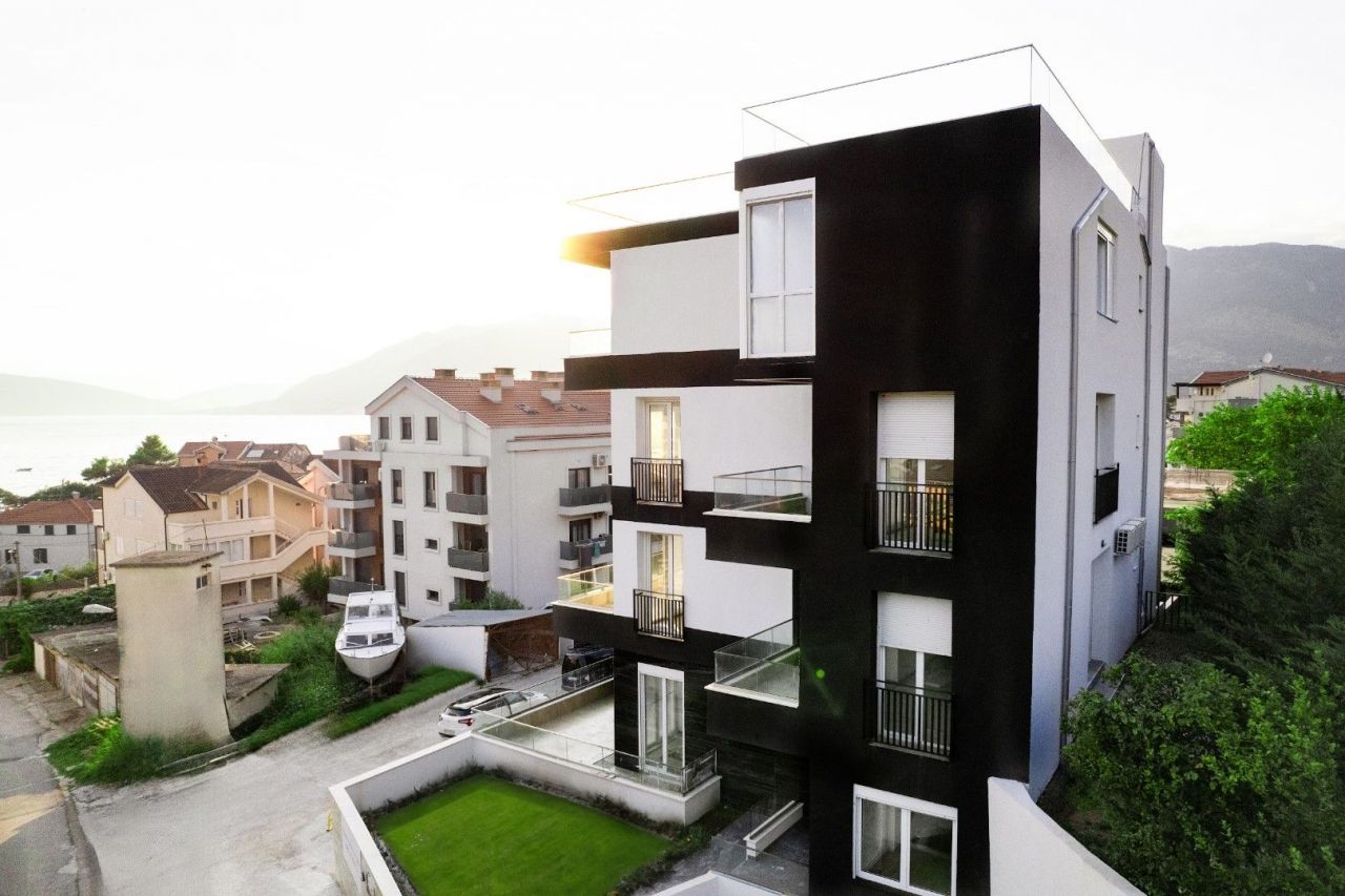 Квартира в Тивате, Черногория, 47 м2 - фото 1