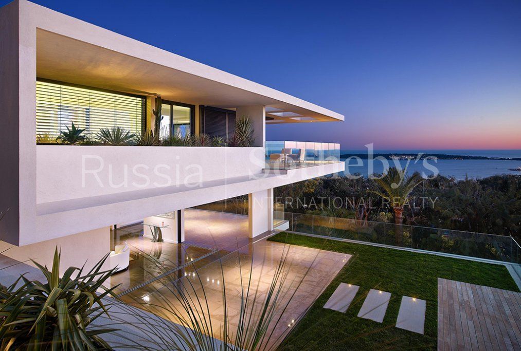 Вилла в Каннах, Франция, 1 400 м² - фото 1