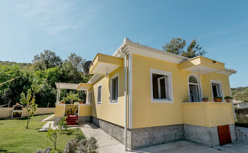 Дом в Херцег-Нови, Черногория, 107 м2 - фото 1