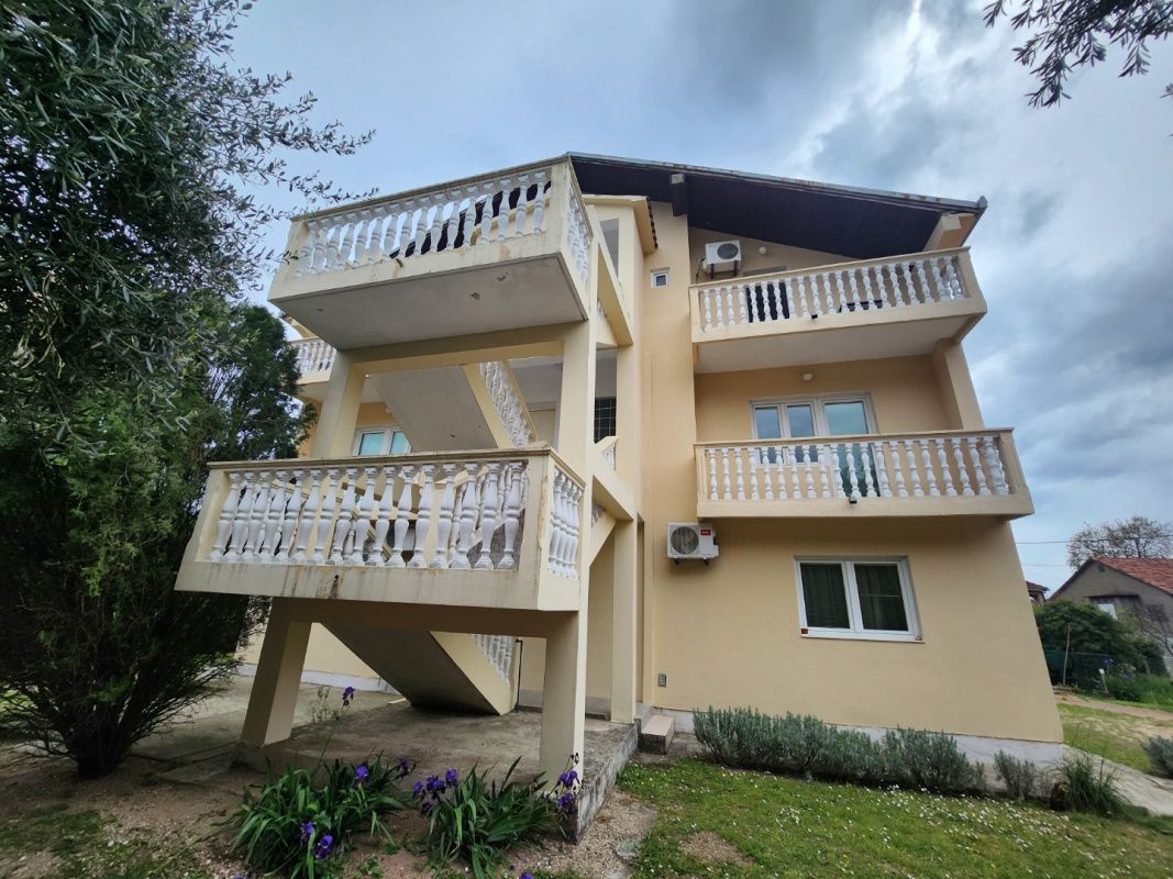 Отель, гостиница в Херцег-Нови, Черногория, 210 м² - фото 1