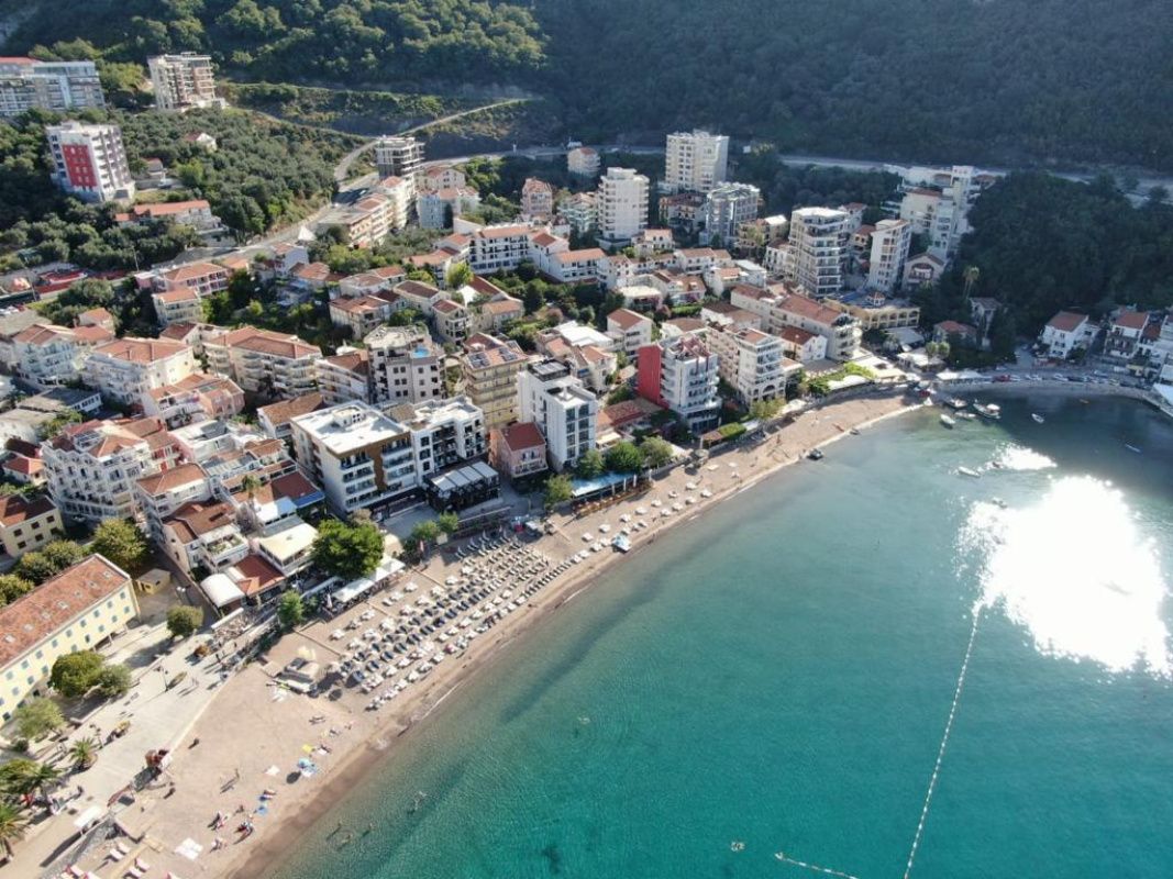 Отель, гостиница в Будве, Черногория, 1 000 м² - фото 1