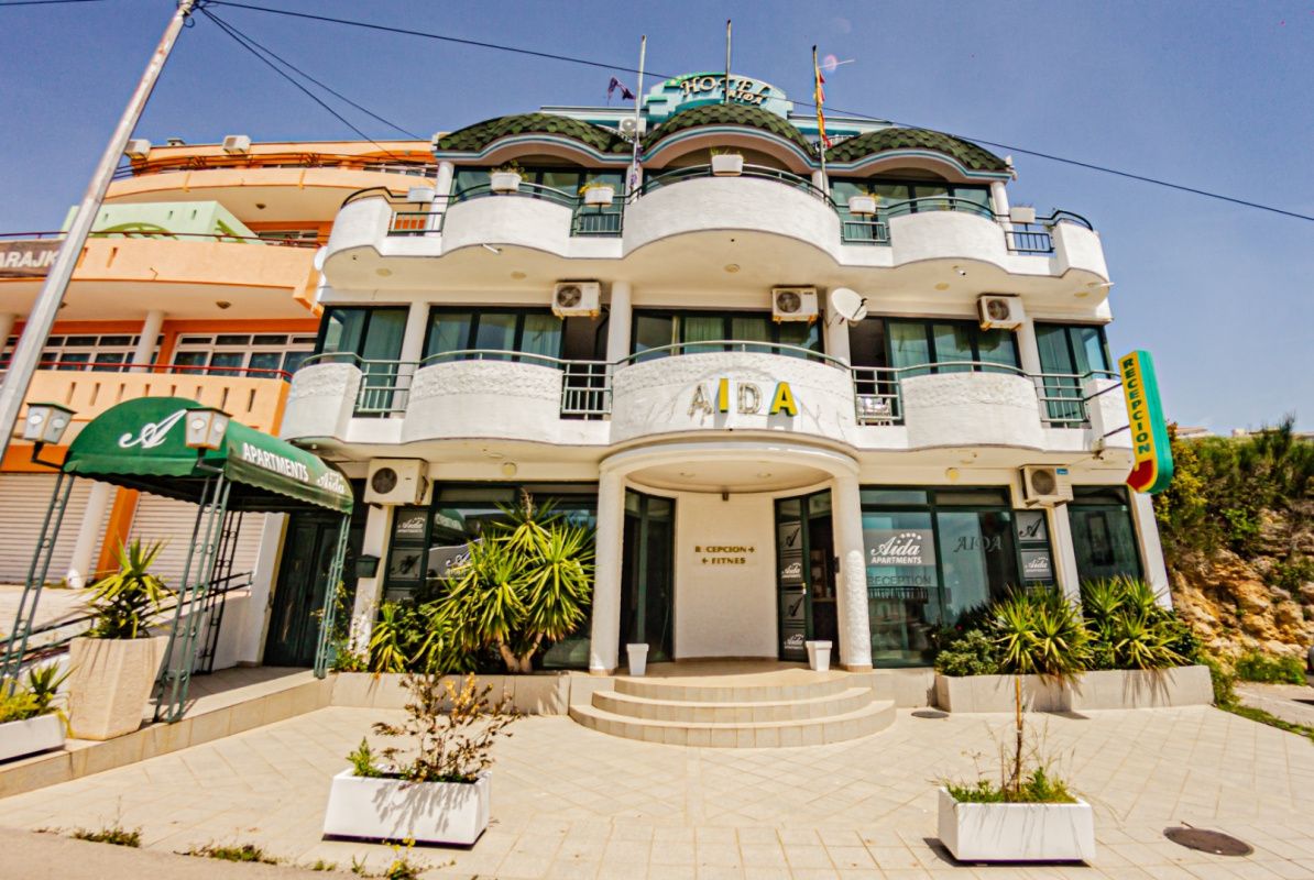 Отель, гостиница в Улцине, Черногория, 2 400 м² - фото 1