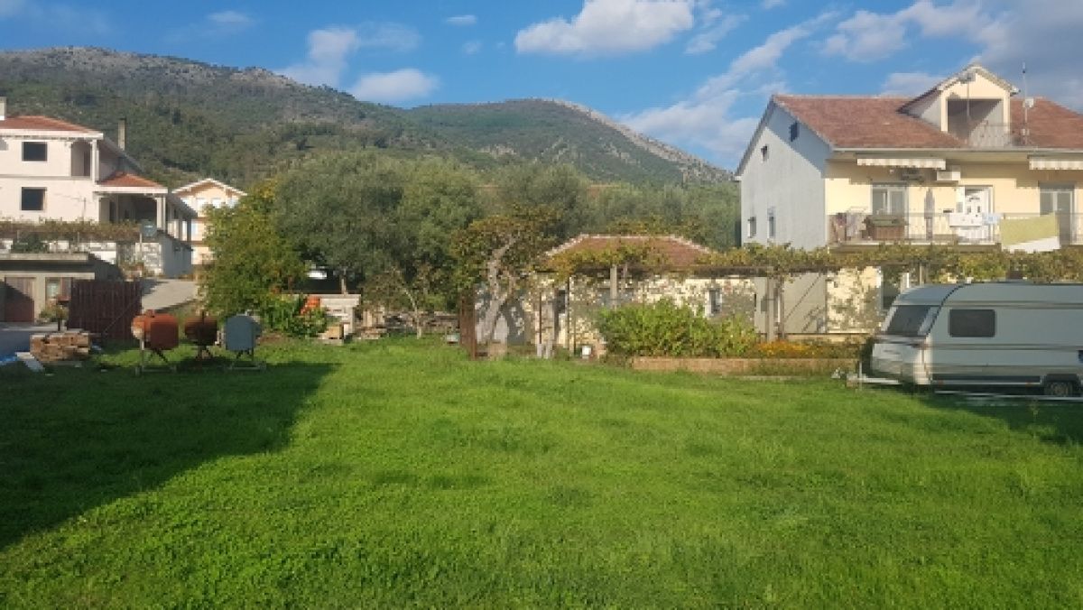 Земля в Тивате, Черногория, 2 500 сот. - фото 1