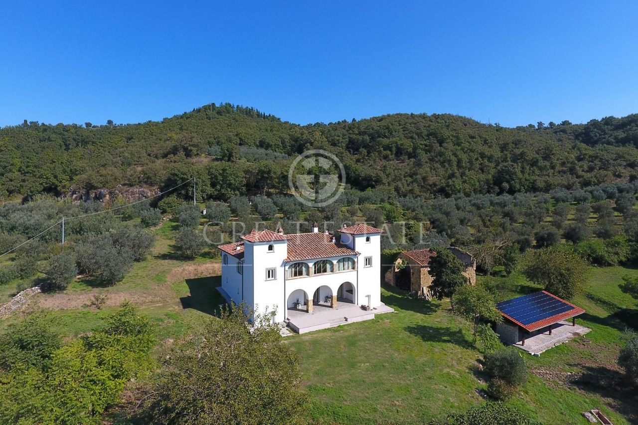 Вилла в Ареццо, Италия, 590.1 м² - фото 2