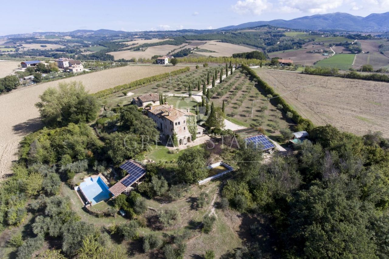 Дом в Тоди, Италия, 628.8 м² - фото 5