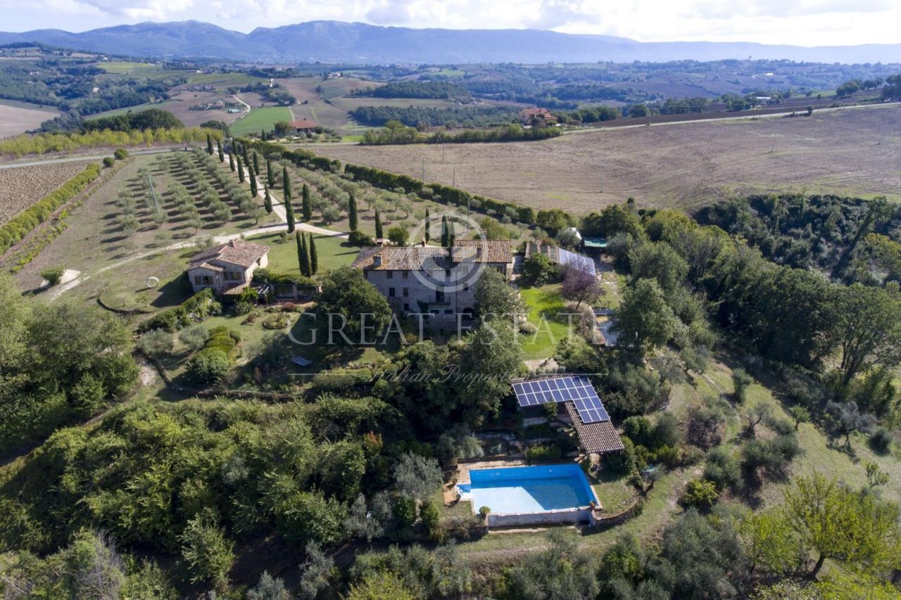 Дом в Тоди, Италия, 628.8 м² - фото 6