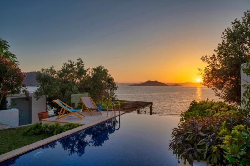 Дом на берегу моря турция. Вилла в Фетхие. Остров Совалье Фетхие. Sunset Beach Villas and Apartments Фетхие. Seafront