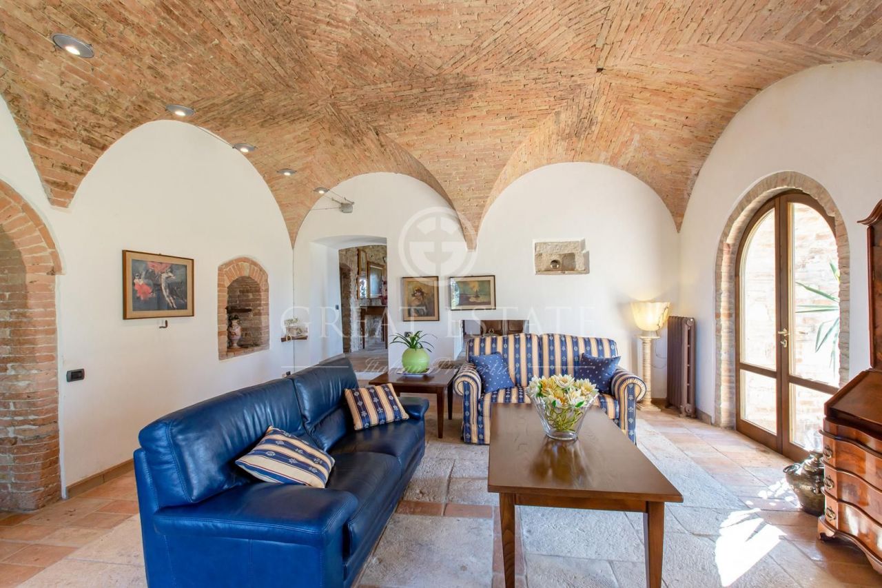 Дом в Тоди, Италия, 628.8 м² - фото 9