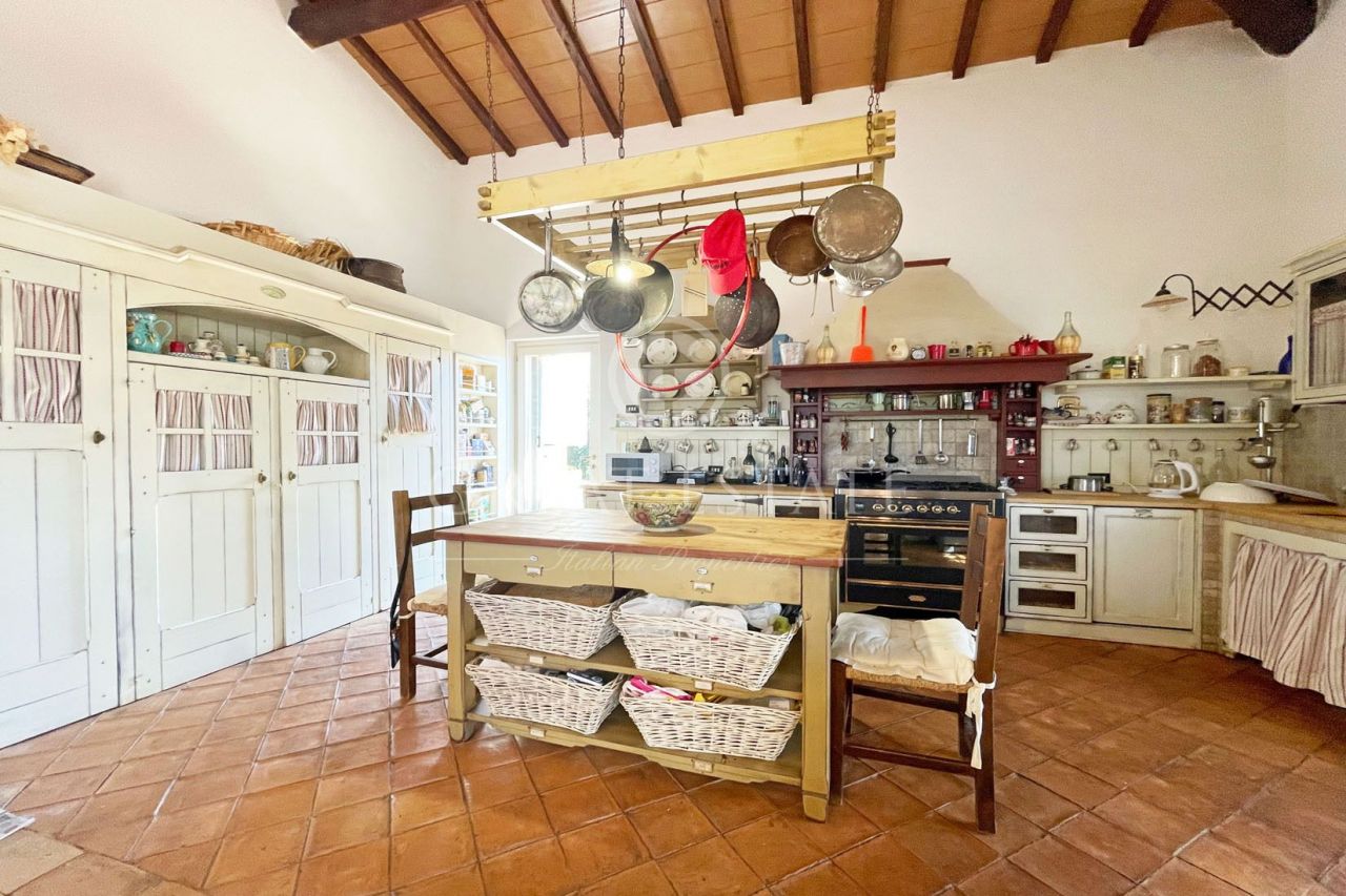 Вилла в Витербо, Италия, 416.85 м² - фото 12