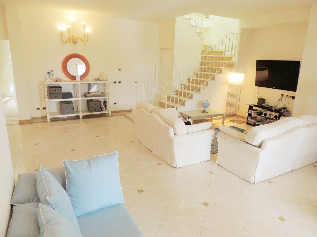 Вилла в Форте деи Марми, Италия, 220 м² - фото 4