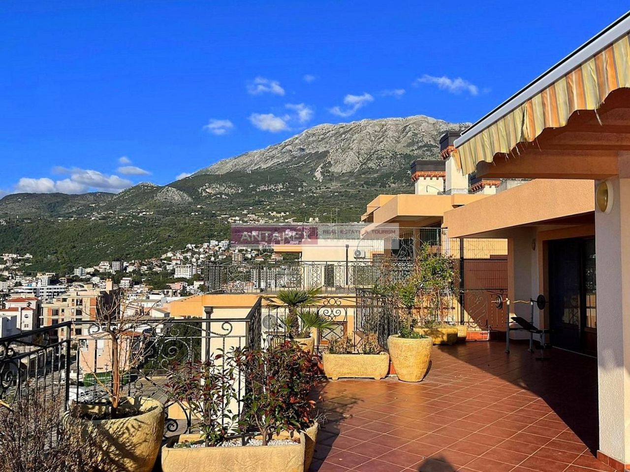 Апартаменты в Добра Воде, Черногория, 222 м² - фото 10