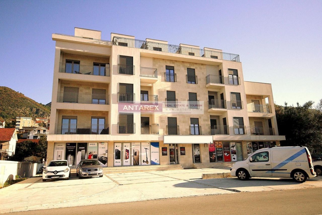 Апартаменты в Тивате, Черногория, 68 м2 - фото 1