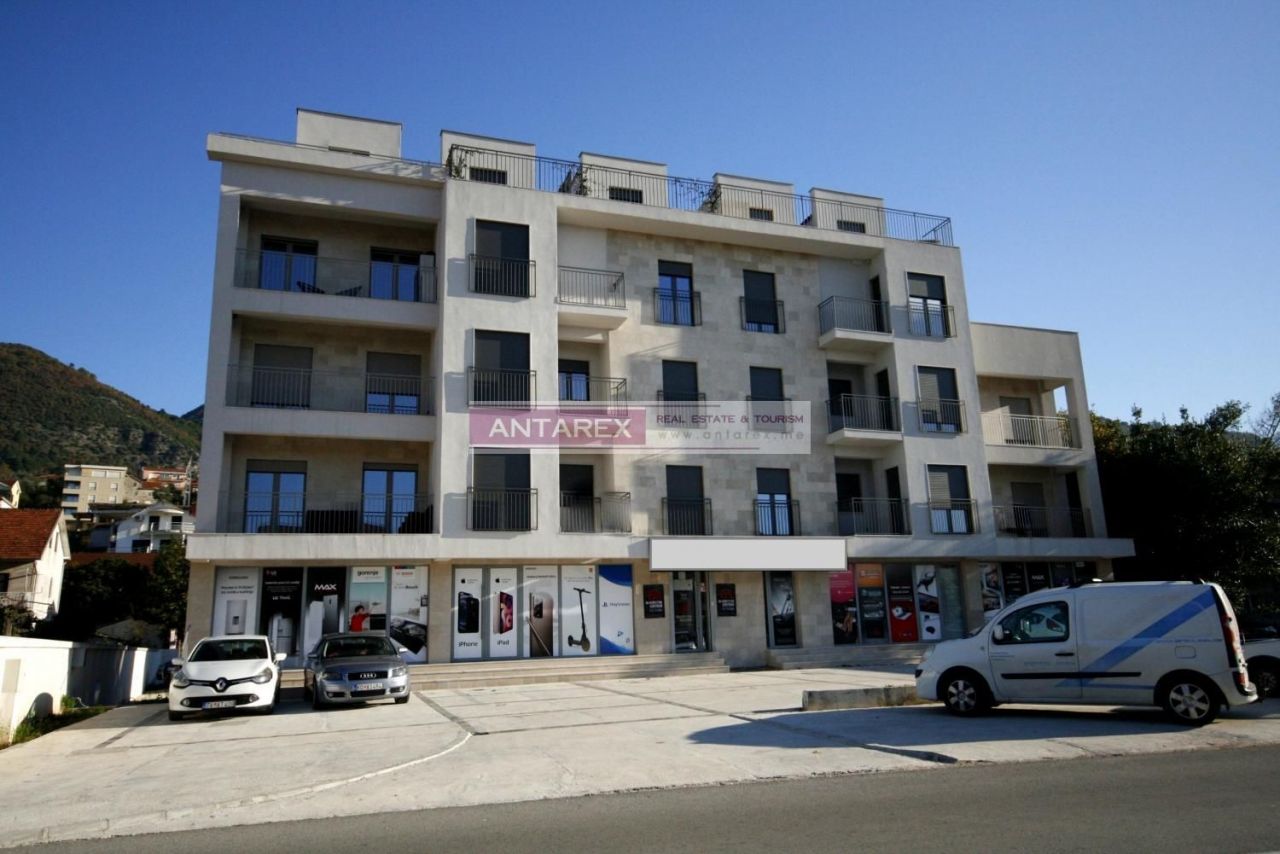 Апартаменты в Тивате, Черногория, 50 м2 - фото 1