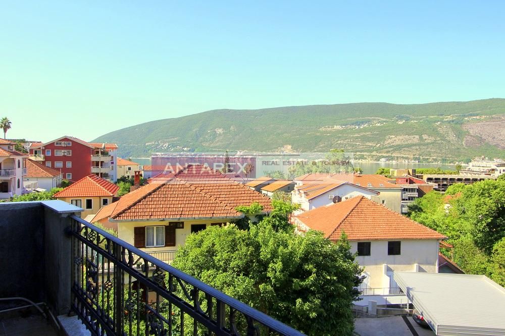 Вилла в Игало, Черногория, 130 м2 - фото 1