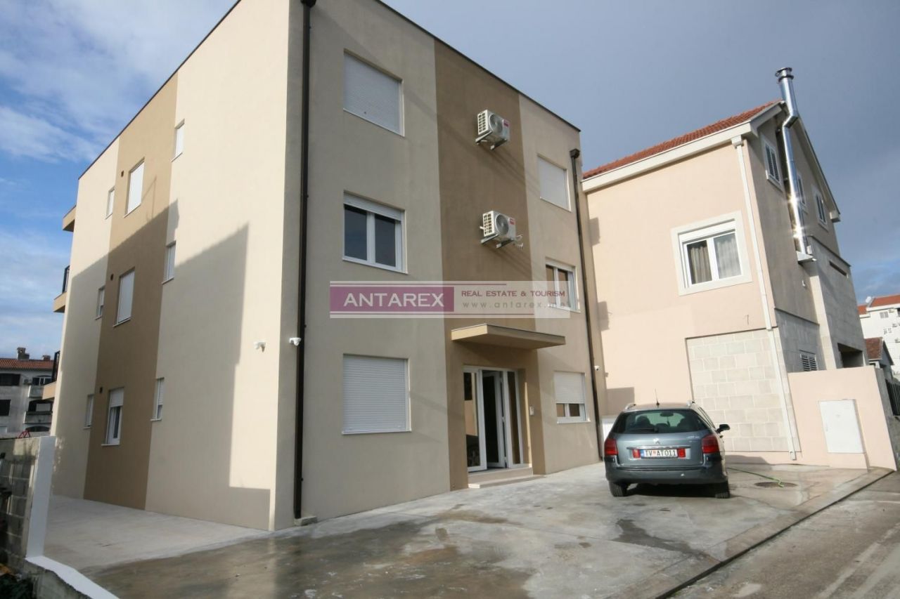 Апартаменты в Тивате, Черногория, 100 м2 - фото 1