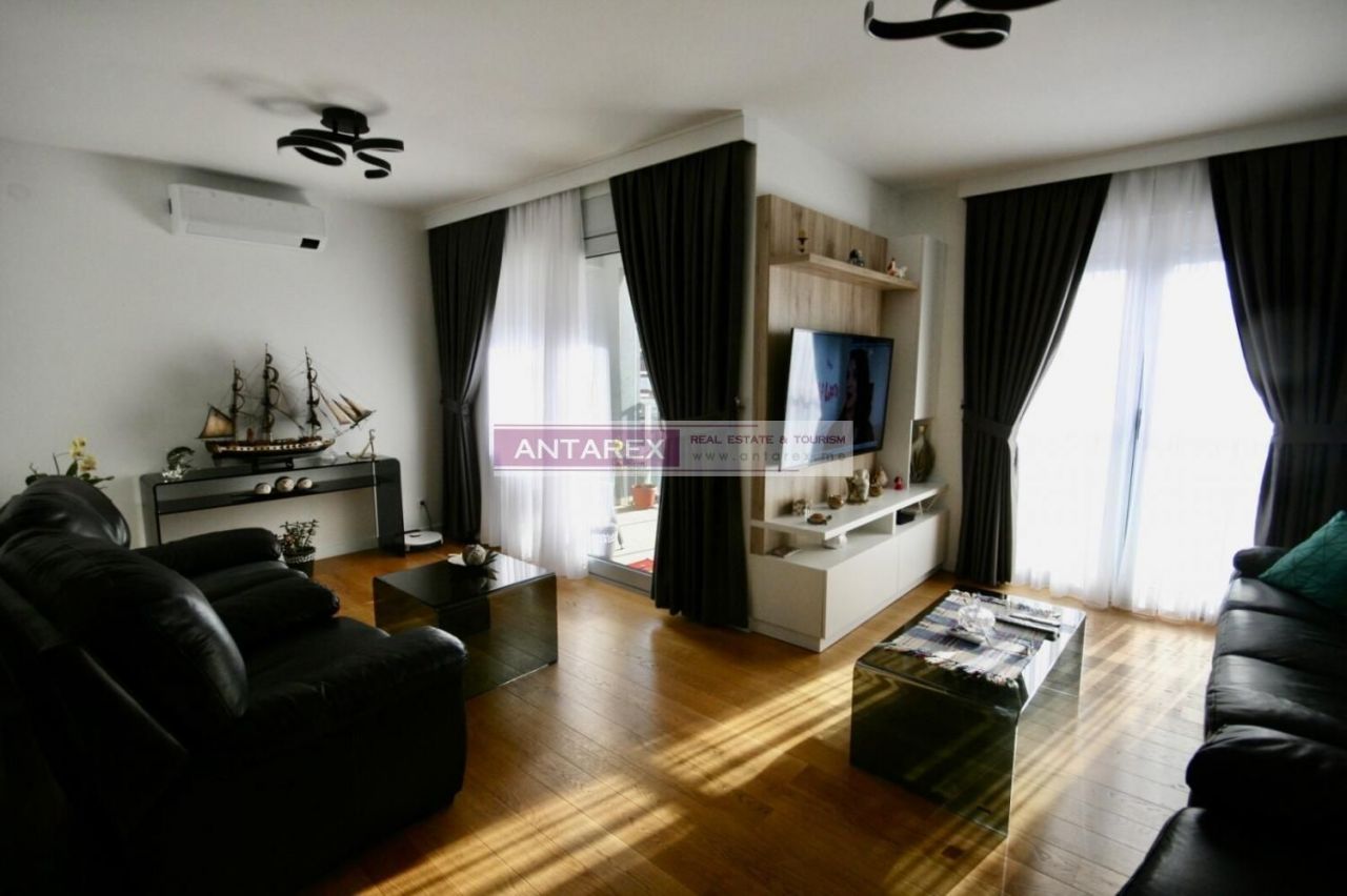 Апартаменты в Тивате, Черногория, 89 м2 - фото 1